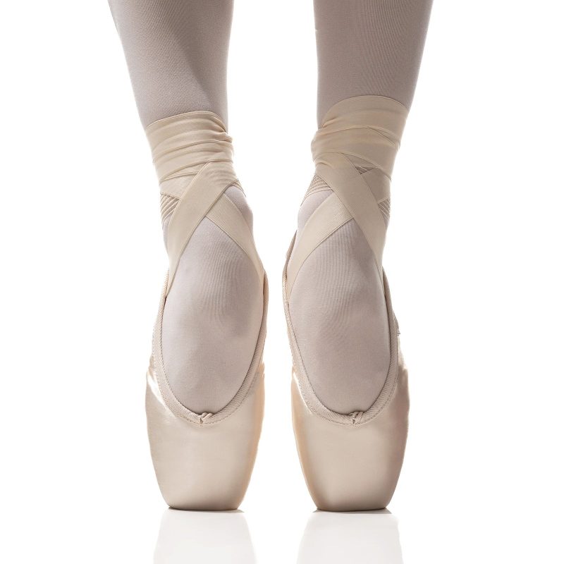 R Class CL70 Arpeggia Pointe Shoes 3