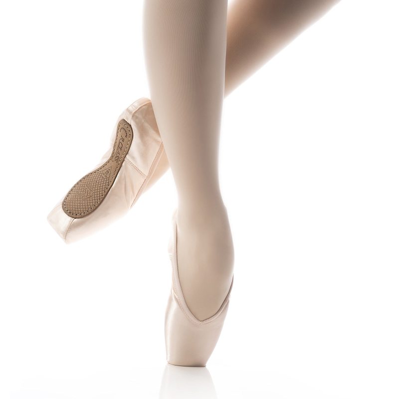 R Class RC30 Fantasia Pointe Shoes 2 d452e117 3292 475a 94c6 2a0dfae867b8